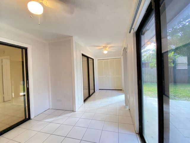 Foto del edificio - 9258 Green Meadows Way