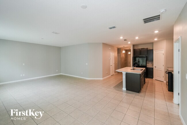Building Photo - 5592 Kellar Cir