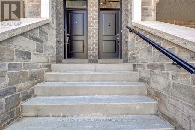 Photo du bâtiment - 383-383 Dundas St E