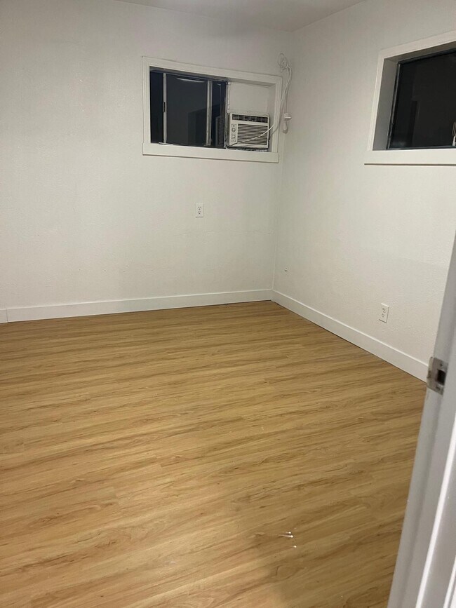 Foto del edificio - 384 N Westside St