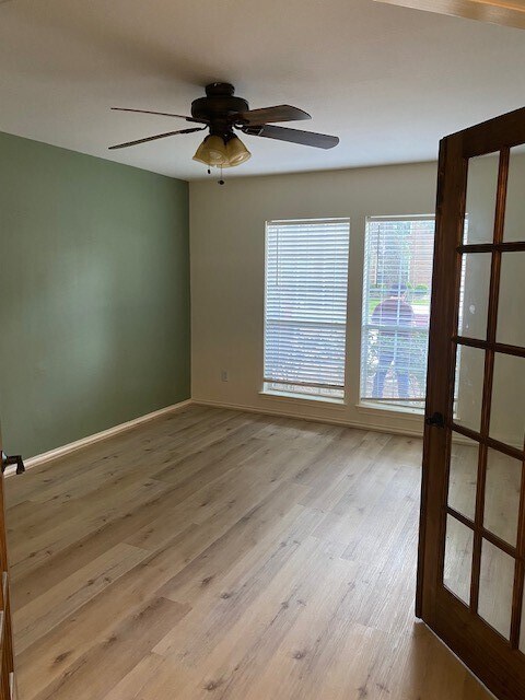 Foto del edificio - 3714 Pelican Lake Dr