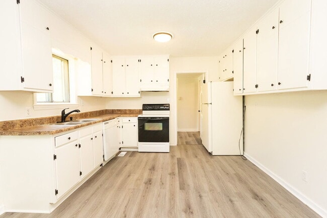 Foto del edificio - 5801 Clover St