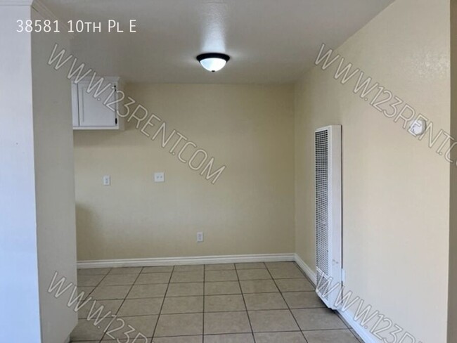 Foto del edificio - 1BD/1BTH FIRST FLOOR APT EAST PALMDALE (RO...