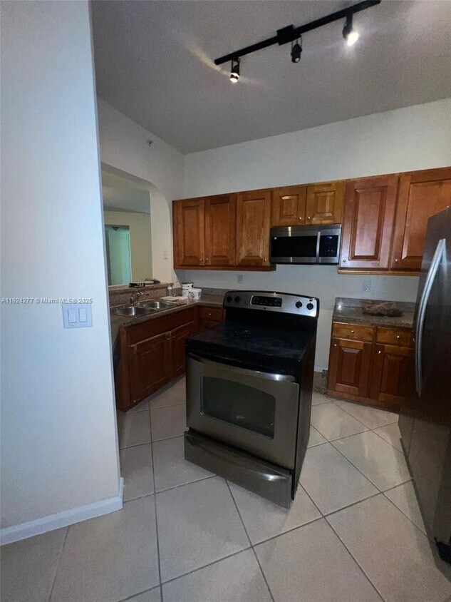 Foto principal - 3500 Oaks Clubhouse Dr