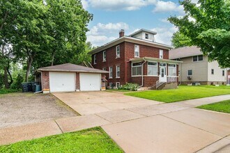 Building Photo - 903 Zeisler St
