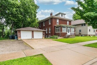 Building Photo - 903 Zeisler St