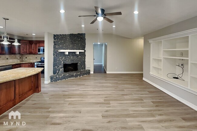 Foto del edificio - 3219 Glen Spring Dr
