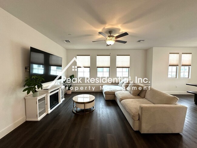 Foto del edificio - Brand New 2bd/2ba North Natomas Townhouse ...