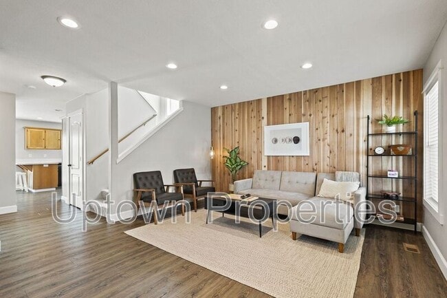 Building Photo - 753 SE Boysen Ln