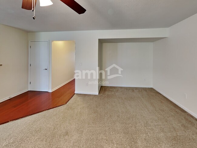 Foto del edificio - 1961 Creekview Dr