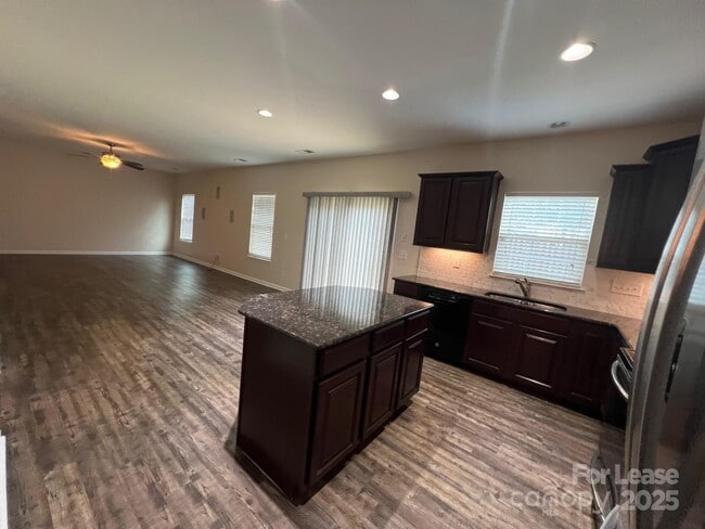 Building Photo - 207 Elba Dr