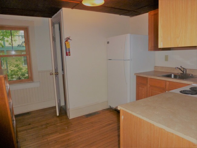 Building Photo - 97 N Winooski Ave