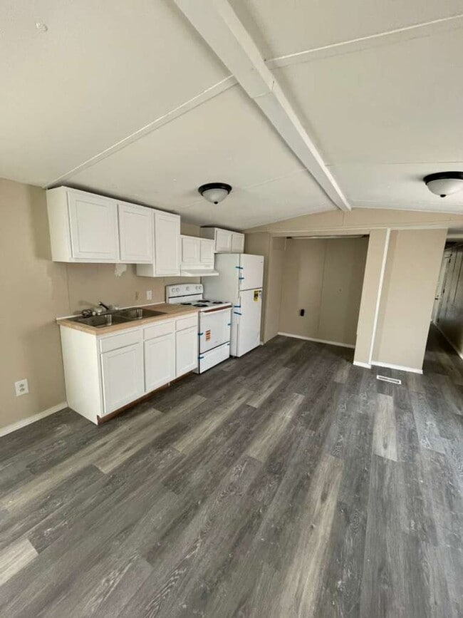 Building Photo - Eagle Estates