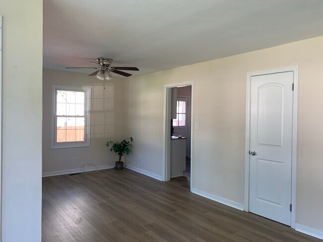 Foto del edificio - 631 Willow Dr