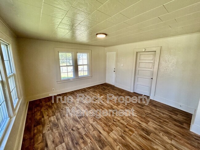 Foto del edificio - 631 W 19th