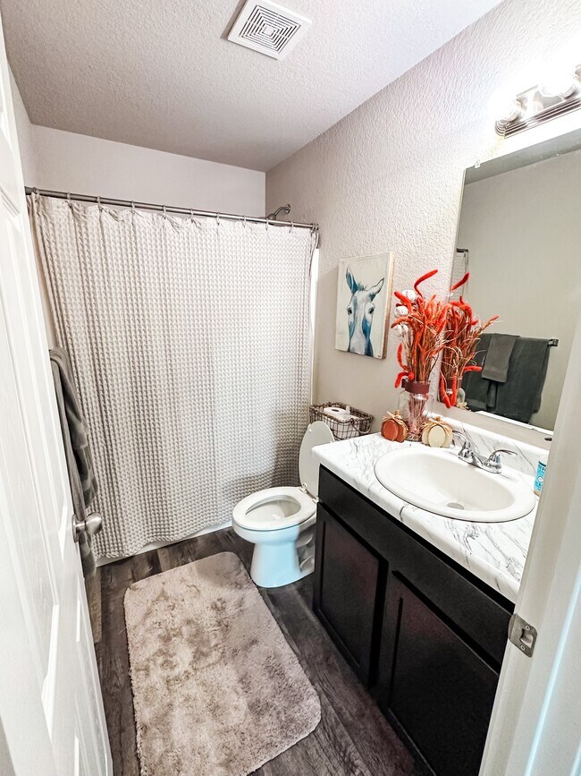 Baño Hall con bañera - 6900 SW Whitmarsh Rd