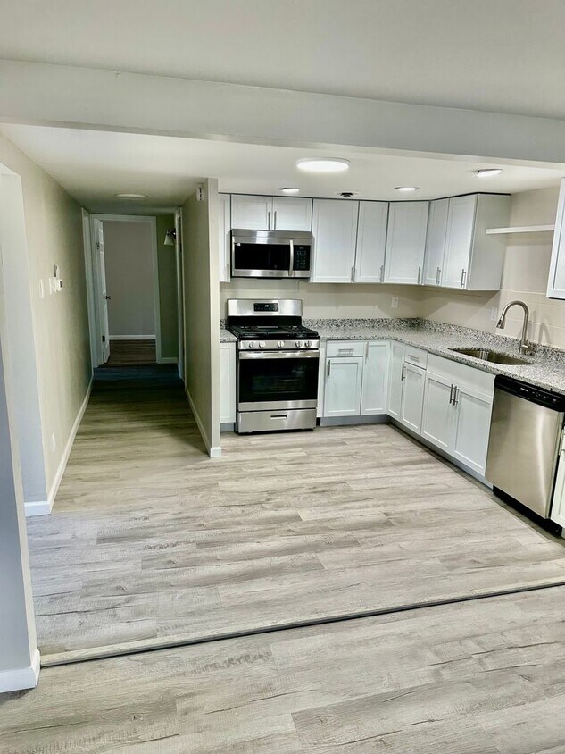Foto principal - Charming Completely Remodeled Home!