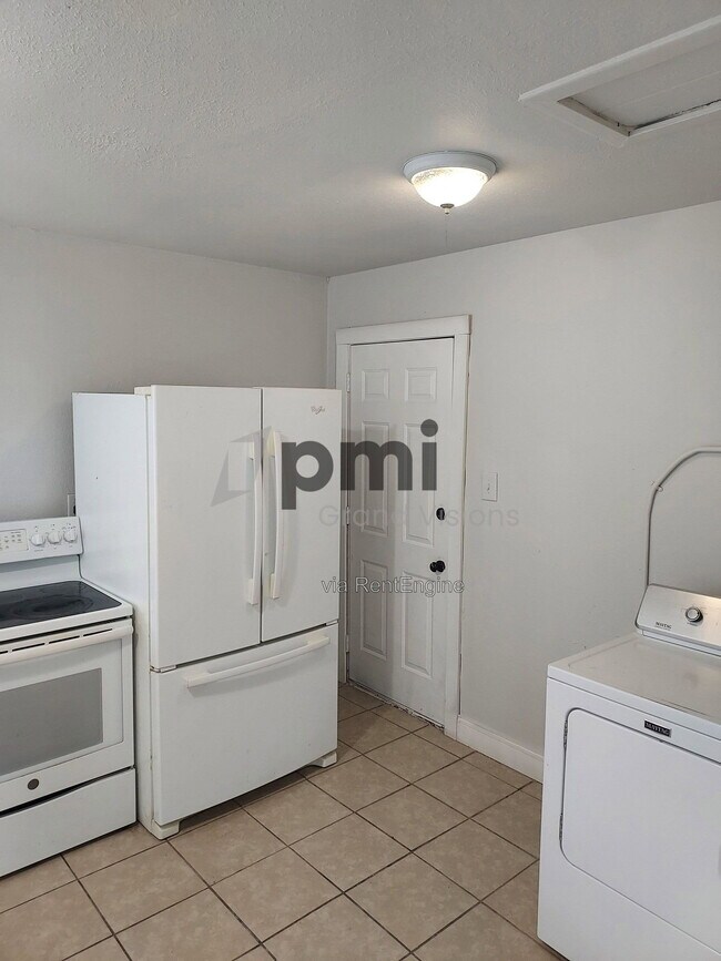 Foto del edificio - 801 Cantrell Heights St