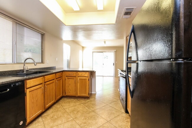 Building Photo - 1226 E Helena Dr