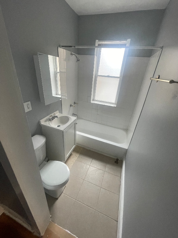 Building Photo - 358 W 74th St