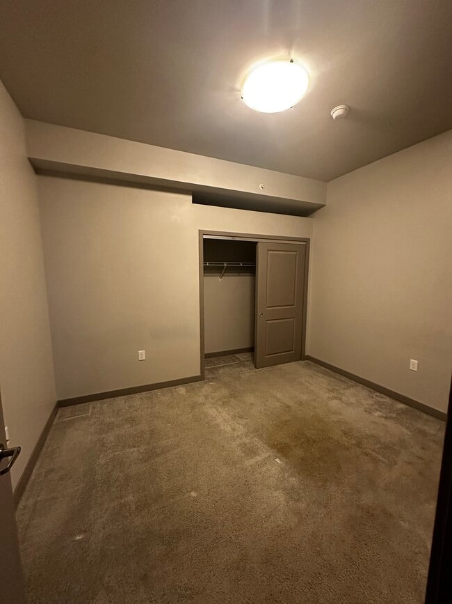 style 09 secondary bedroom - Argyle on 12th