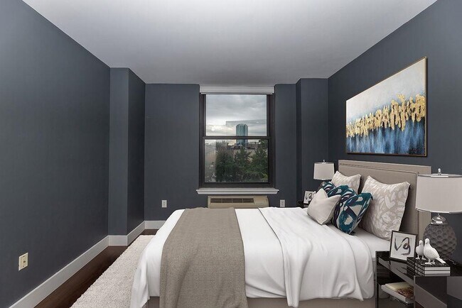 Foto del edificio - 102 Christopher Columbus Dr