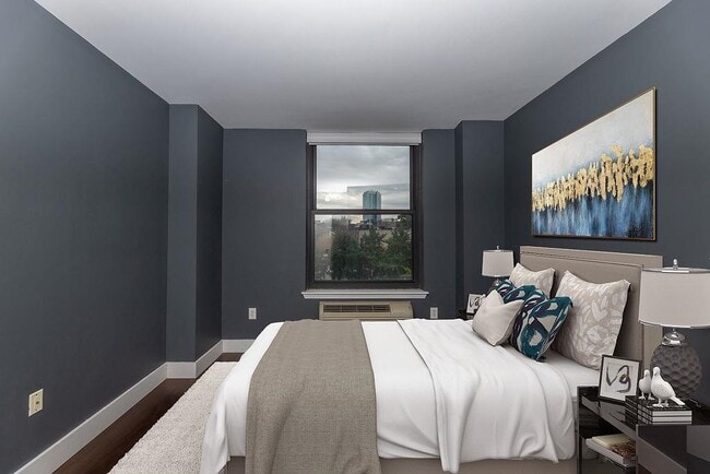 Building Photo - 102 Christopher Columbus Dr