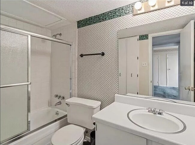 Foto del edificio - 6705 Majestic Oak Pl