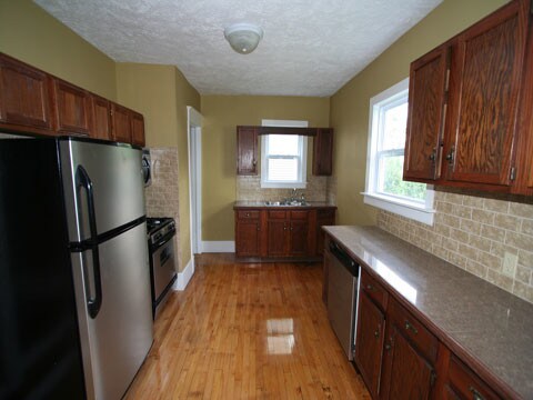 Foto del edificio - 206 Garfield Ave NW