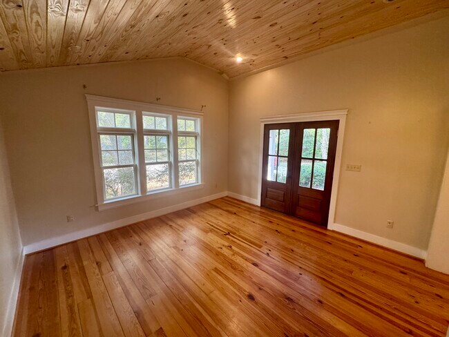 Building Photo - 511 Liberty St