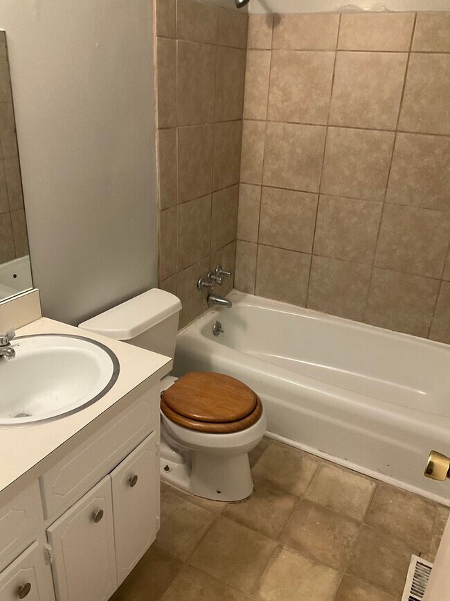 Building Photo - MOVE IN SPECIAL AVAILABLE! FIRST MONTHS FREE!