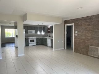 Foto del edificio - 68 White Oak Ln