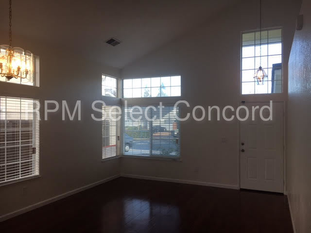 Building Photo - 5134 Woodmont Ct