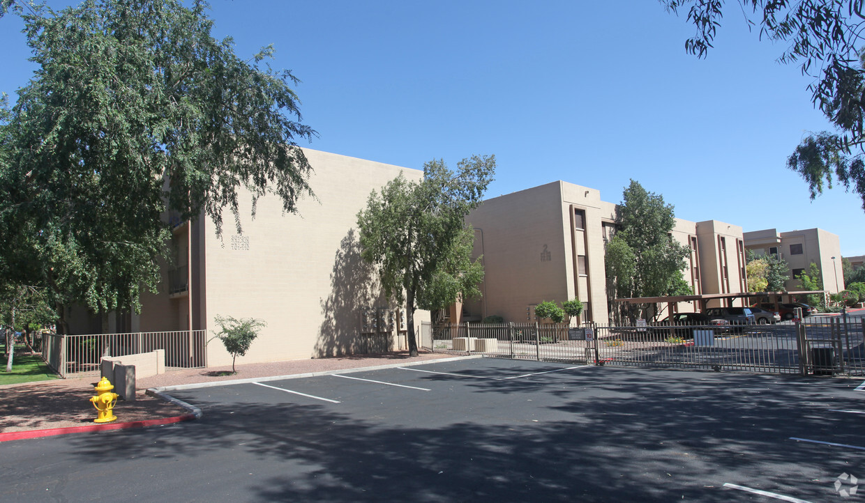 Building Photo - Hacienda Del Rio Apartments