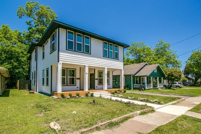 Building Photo - 1441 N Beckley Ave