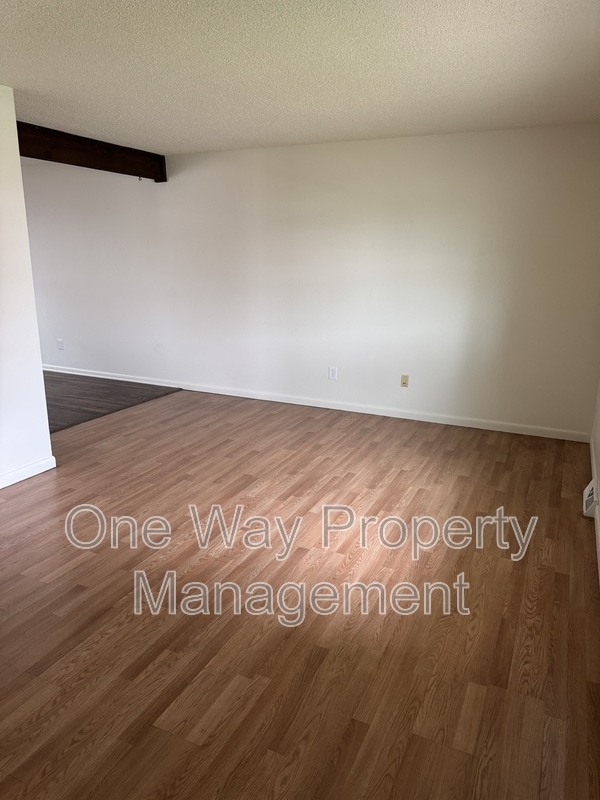 Foto del edificio - 2423 W 27th St