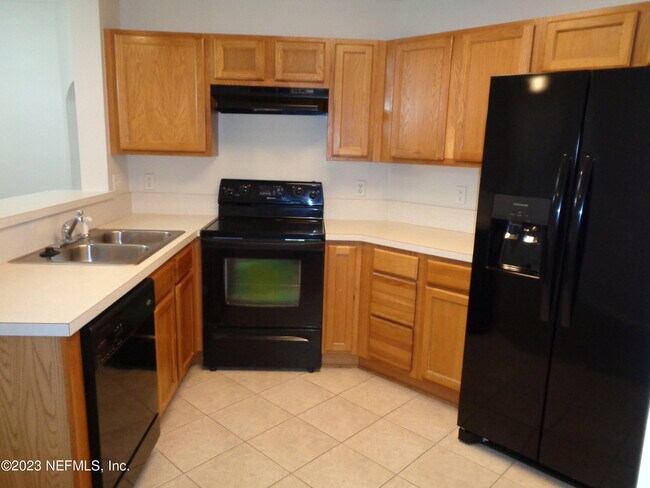 Foto del edificio - 1520 Vineland Cir