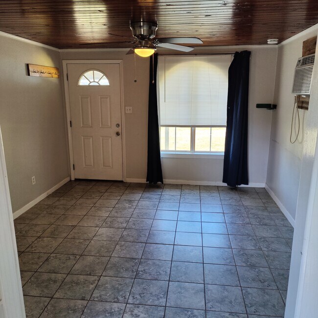 Sala de estar - 610 Mills Ave