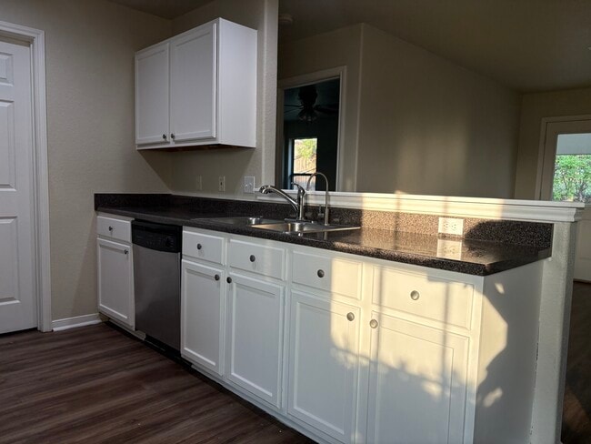 Building Photo - 711 Jorgette Dr