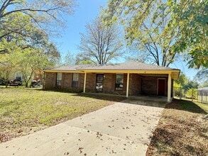 Building Photo - 121 Presley Dr
