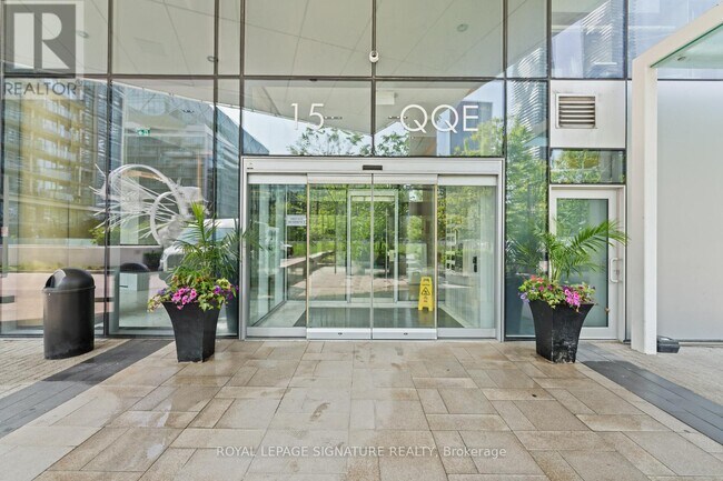 Building Photo - 15 Queens Quay E
