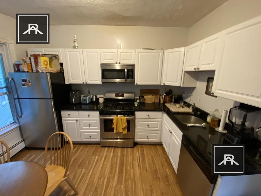 Foto principal - 3 bedroom in Boston MA 02120
