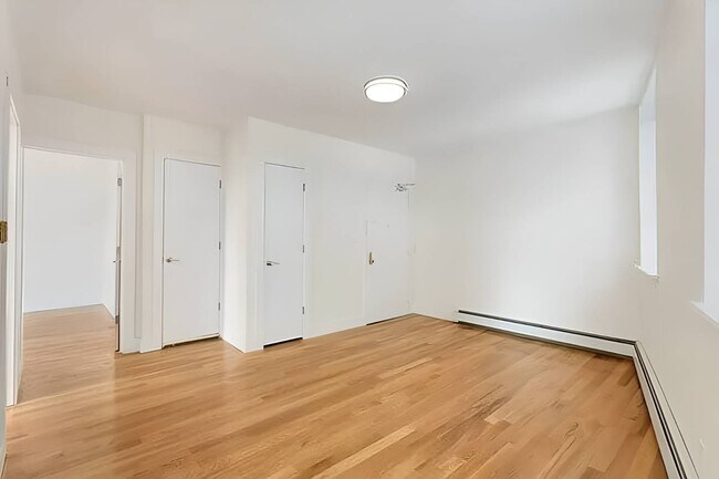 Building Photo - 590 Broadway