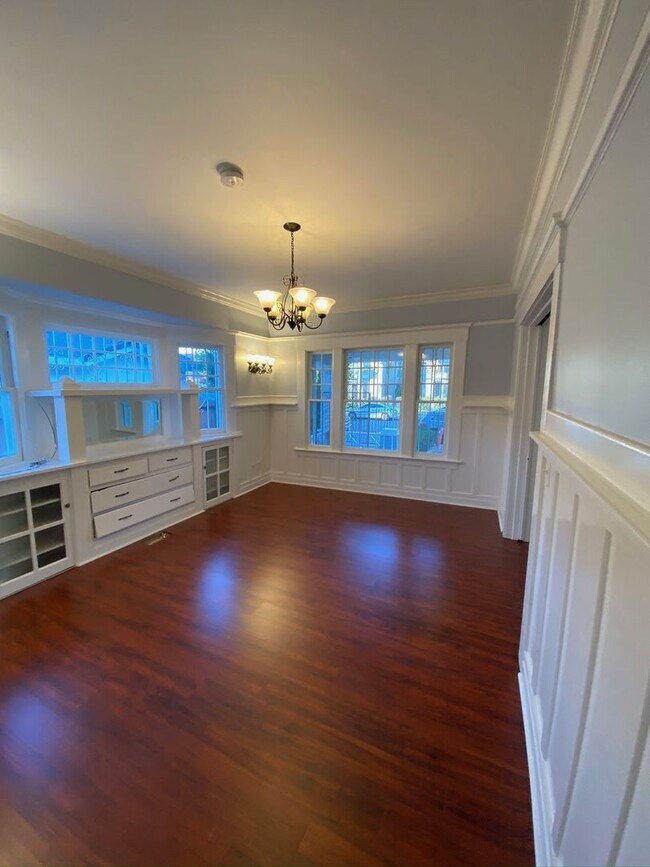 Foto del edificio - 1427 W 25th St