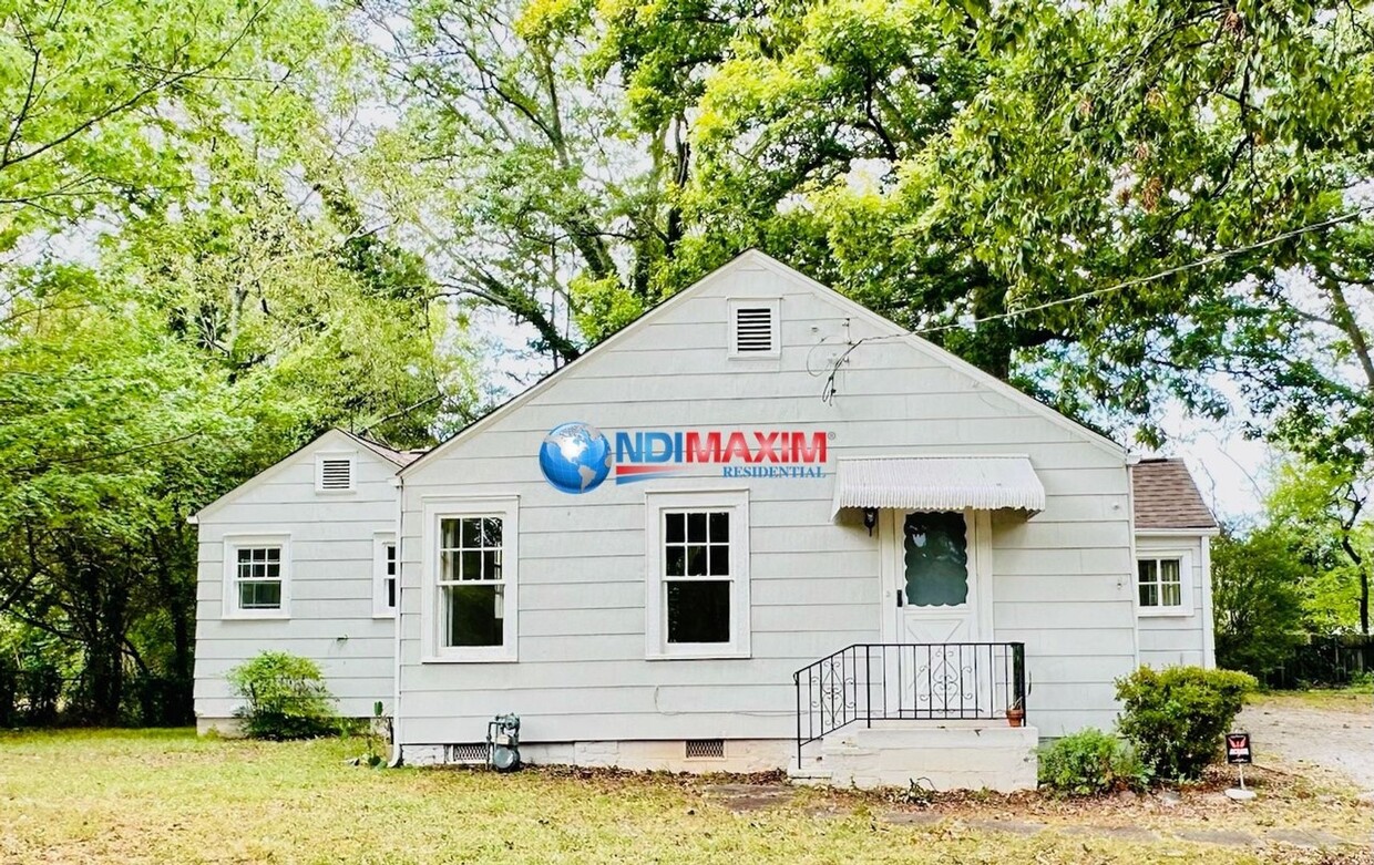 Primary Photo - Charming cozy cottage in Eastlake