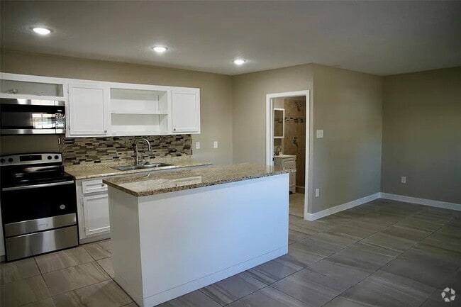 Ceiling lights/cupboards - 1808 Marlock Ln
