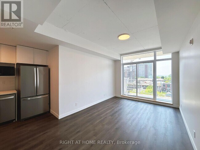 Photo du bâtiment - 399-399 Winston Ave