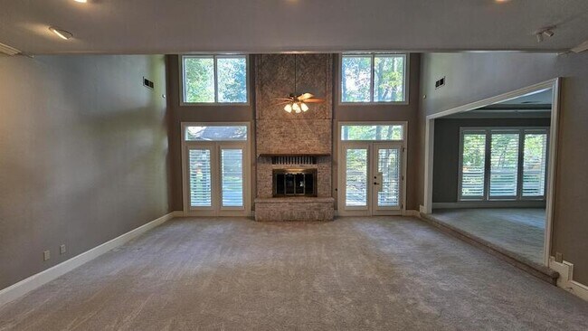 Foto del edificio - 8486 Hunters Forest Cove