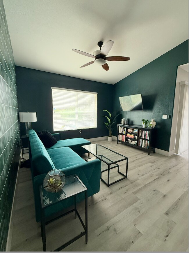Foto del edificio - 7255 W Sunset Rd