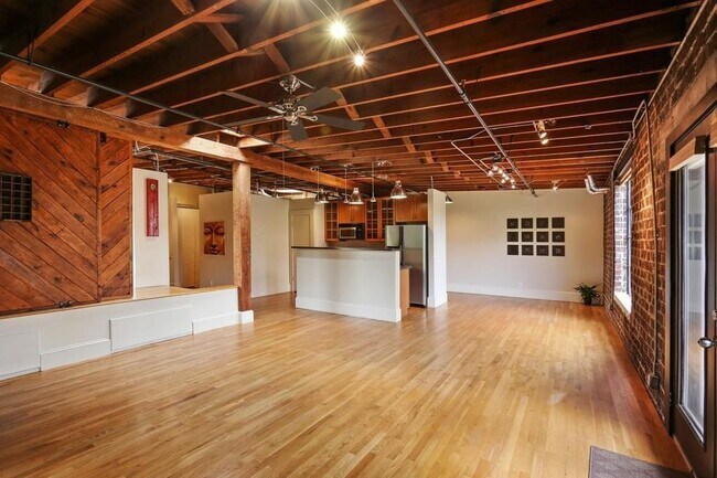 Foto del edificio - 794 Ralph McGill Blvd NE